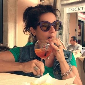 Meet your Posher, Evie